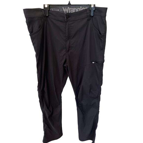 Wrangler All Terrain Gear Men’s Black Pants Size 40x30 Hiking Biking Camping - Picture 1 of 5
